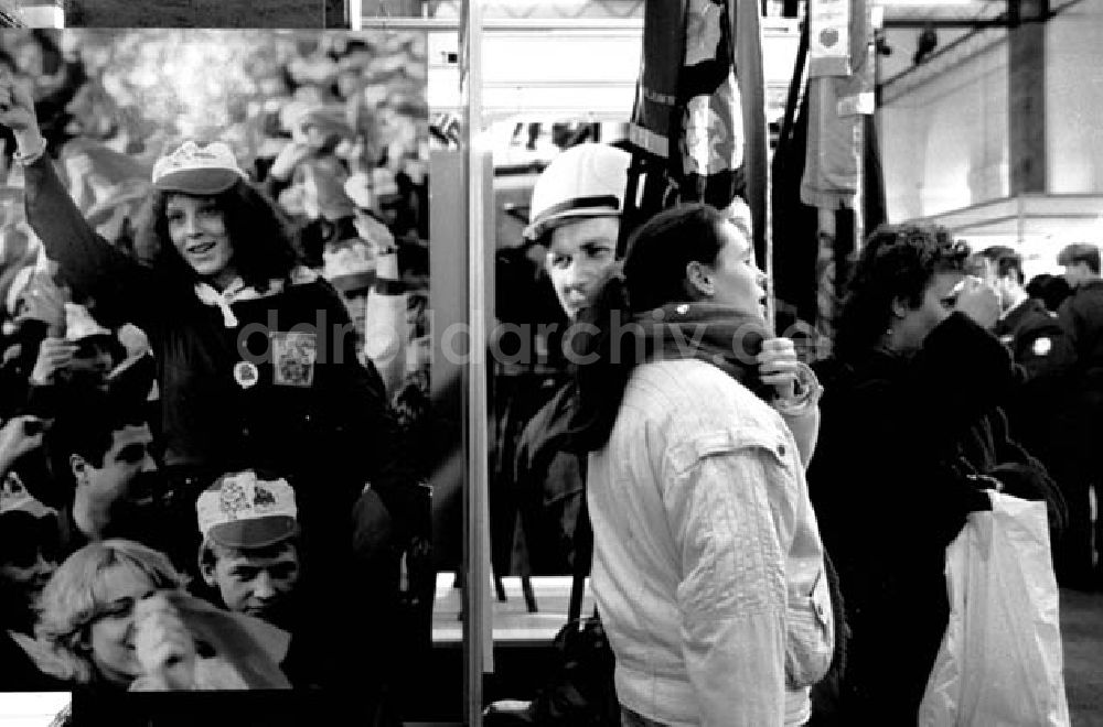 DDR-Fotoarchiv: Berlin - 18.02.1986 FDJ- Ausstellung im Museum für Deutsche Geschichte.