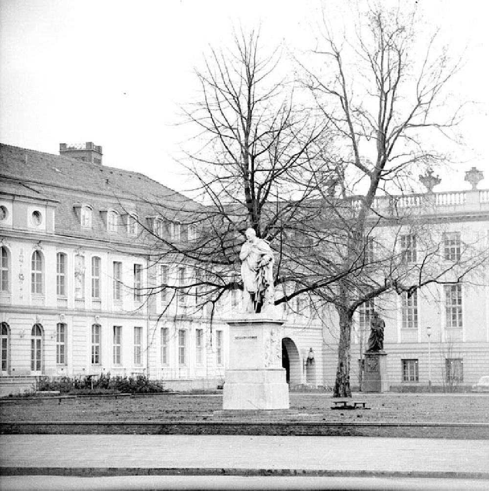 Berlin: Februar 1966 Humboldt-Universität Foto: Schönfeld