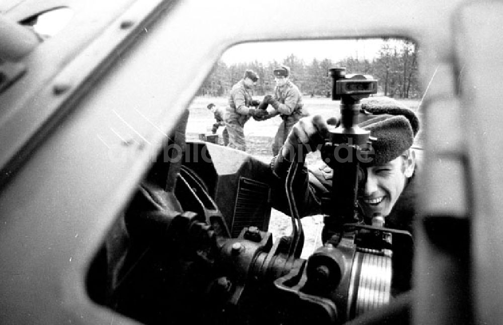 DDR-Fotoarchiv: Berlin - Februar 1973 Die NVA beim Manöver.