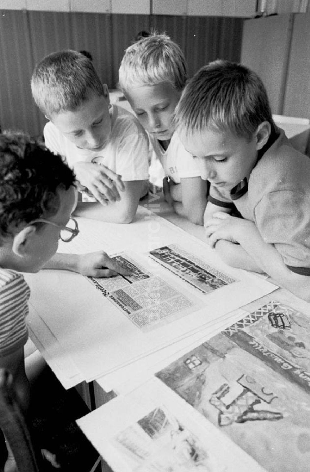DDR-Bildarchiv: Berlin - 28.07.1986 Ferienkinder der Oleg Koschewoi - Oberschule.