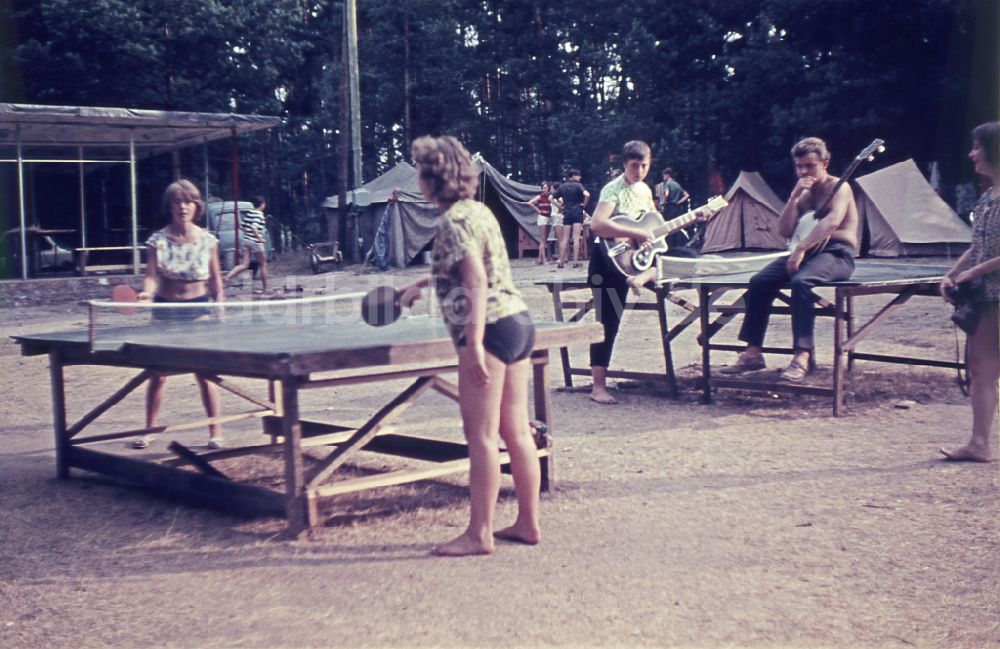 Menz: Ferienlagerbetrieb mit Schülern und Jugendlichen in Menz in der DDR