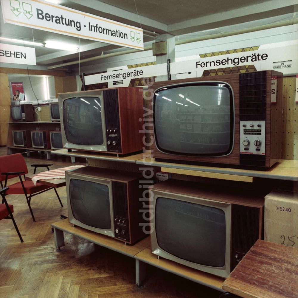 DDR-Bildarchiv: Potsdam - Fernseher-Abteilung im Centrum-Warenhaus Potsdam