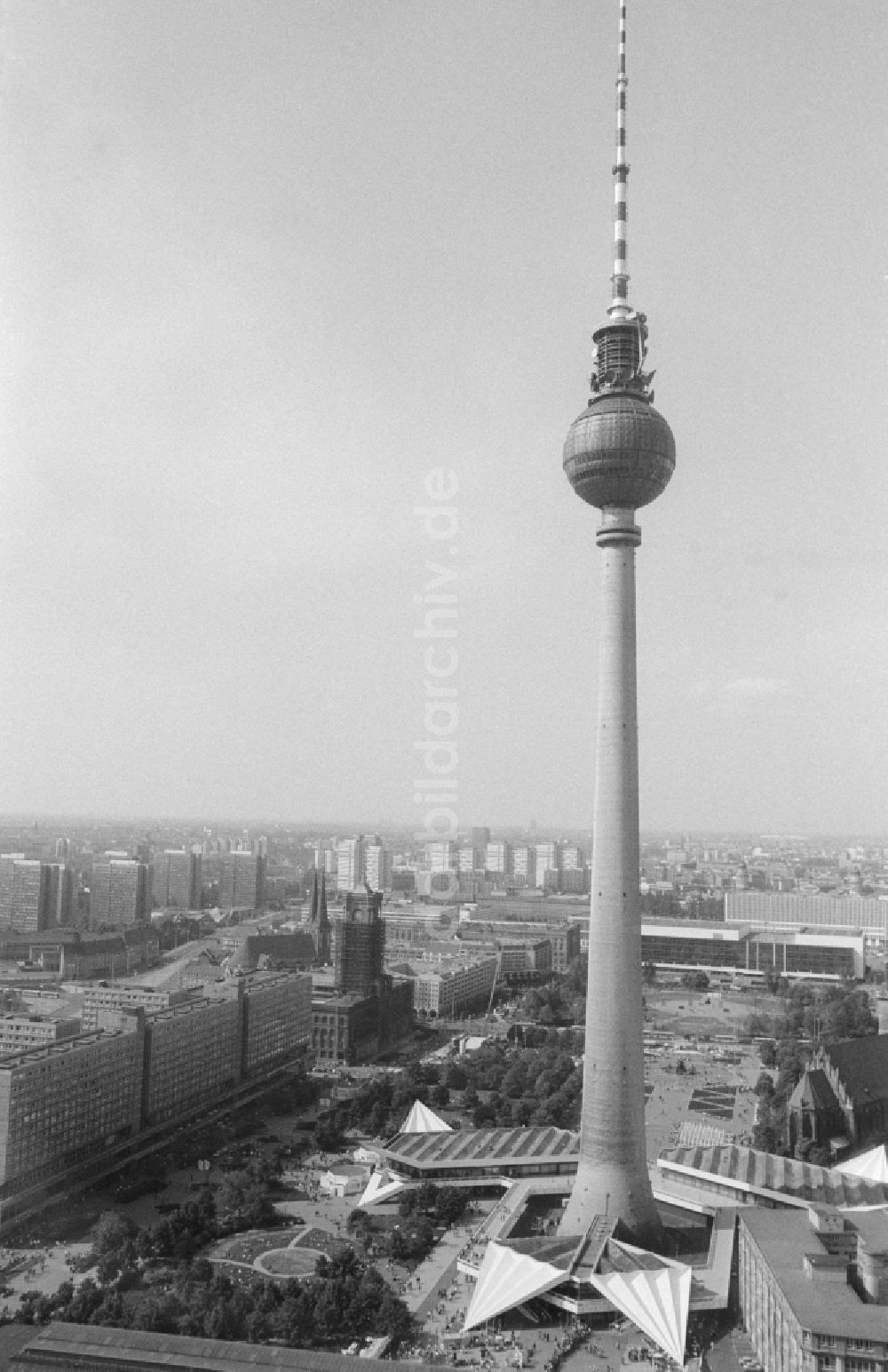 DDR-Bildarchiv: Berlin - Fernsehturm in Berlin, der ehemaligen Hauptstadt der DDR, Deutsche Demokratische Republik