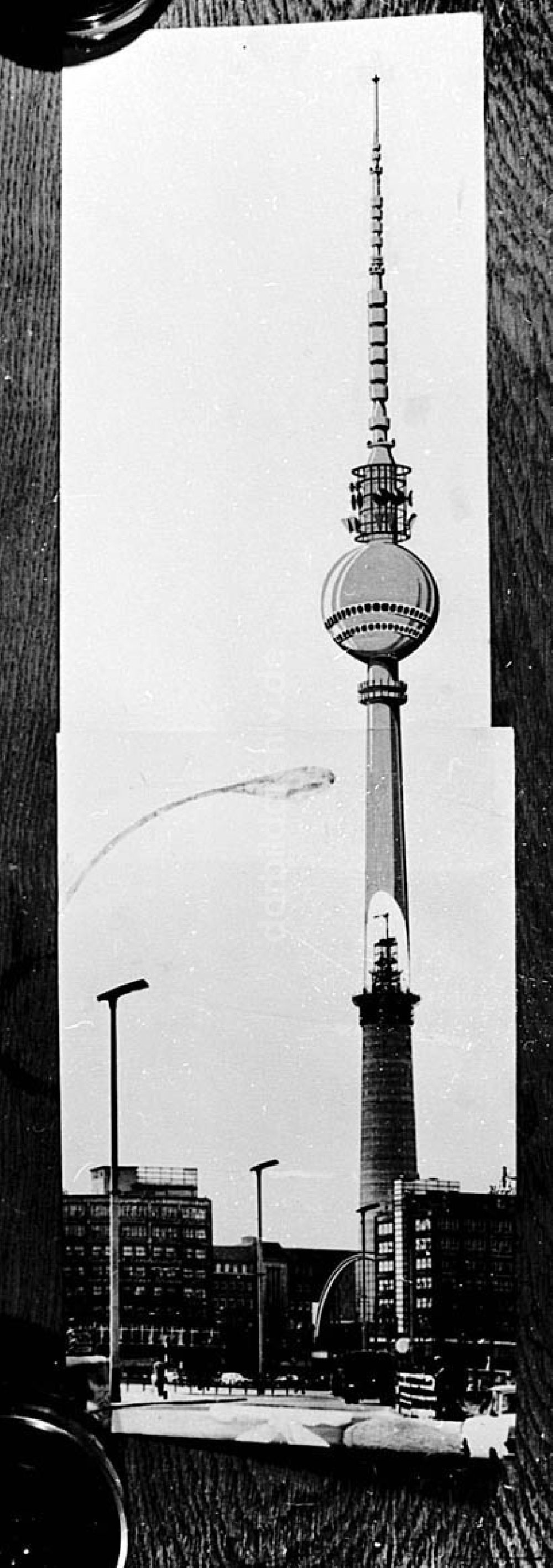 : 1967 Fernsehturmmontage Reproduktionen Foto: unbekannt Umschlagnr.: 1140