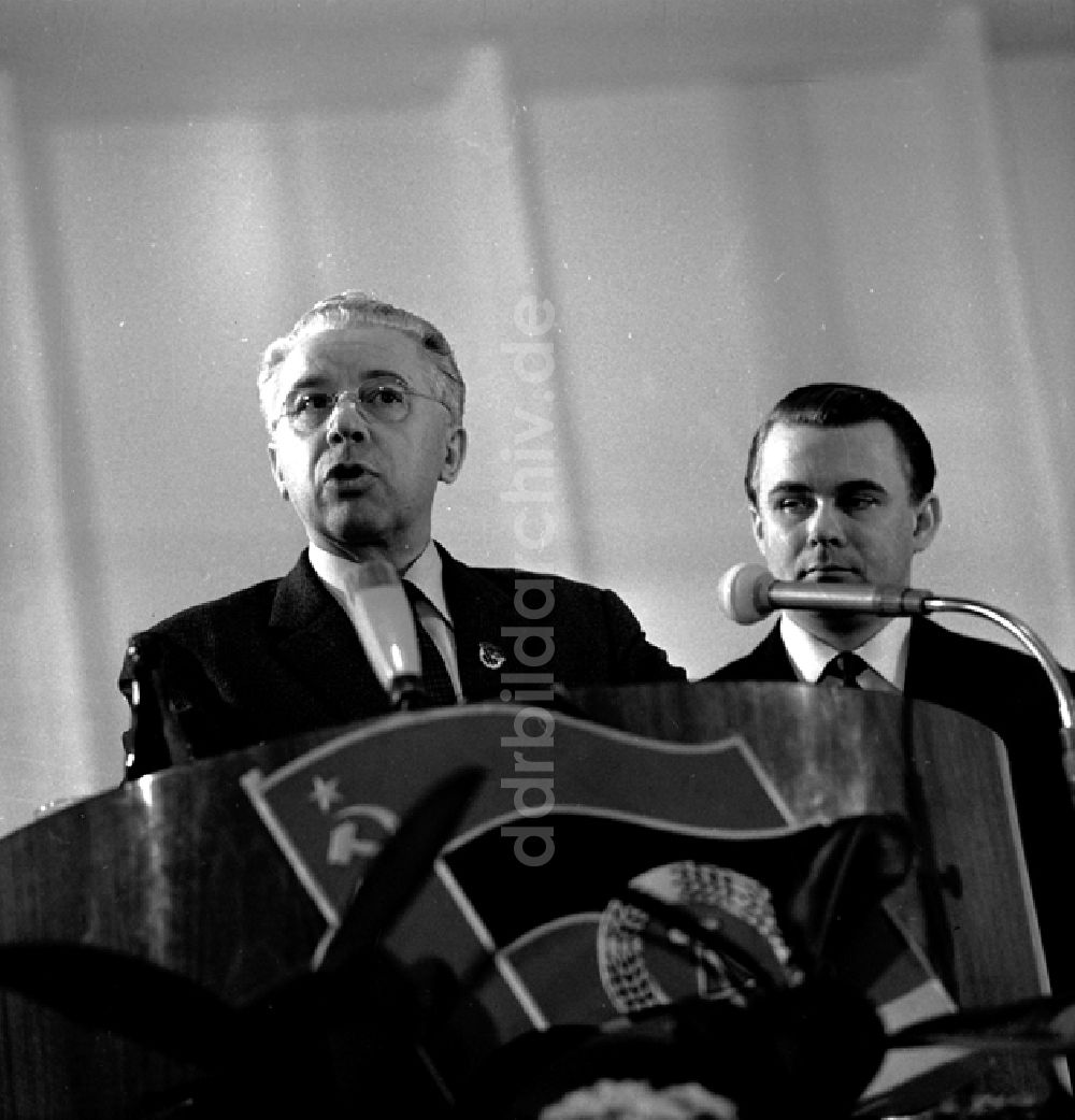DDR-Bildarchiv: Berlin - Festsitzung in der Kongresshalle zum 99. Geburtstag Lenins