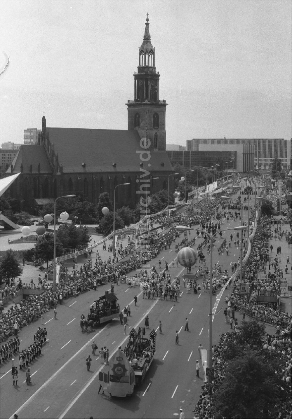 Berlin: Festumzug 750 Jahre Berlin in der DDR
