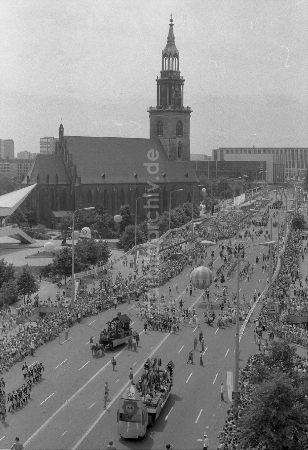 DDR-Bildarchiv: Berlin - Festumzug 750 Jahre Berlin in der DDR
