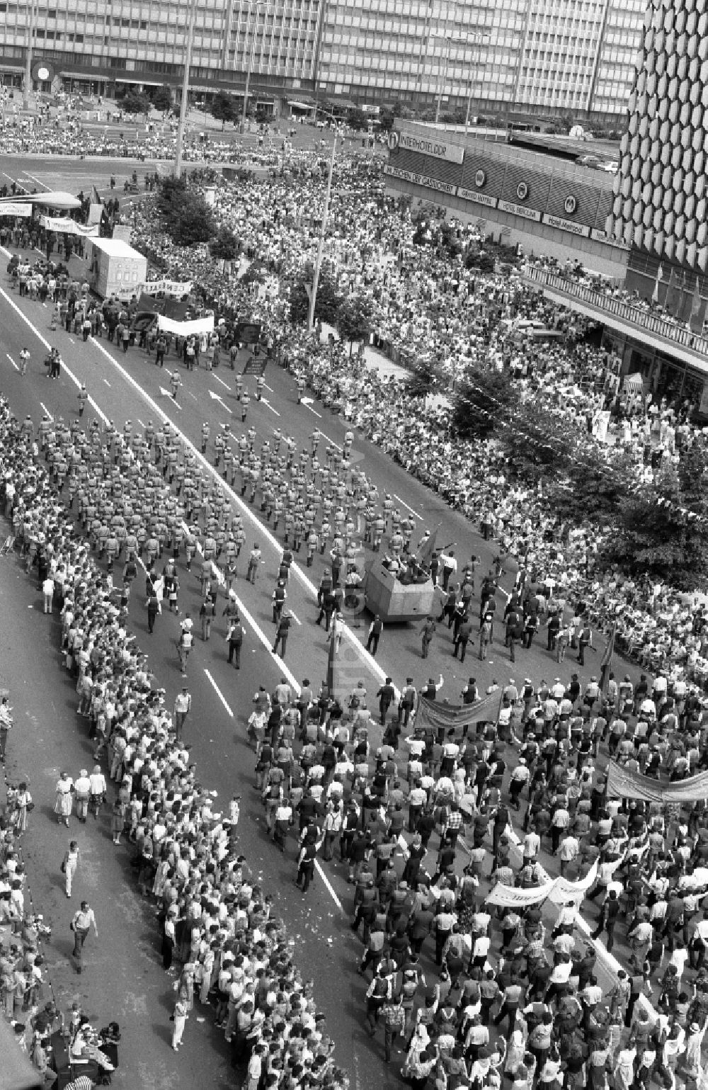 DDR-Fotoarchiv: Berlin - Festumzug 750 Jahre Berlin in der DDR