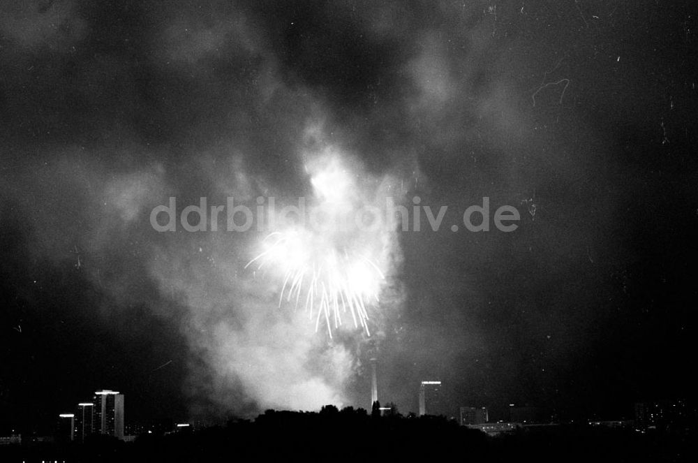 DDR-Bildarchiv: Berlin-Hellersdorf - Feuerwerk - Abschluß Volksfest in Hellersdorf 07.10.89 Foto: ND/ Grahn Umschlagnummer: 1191