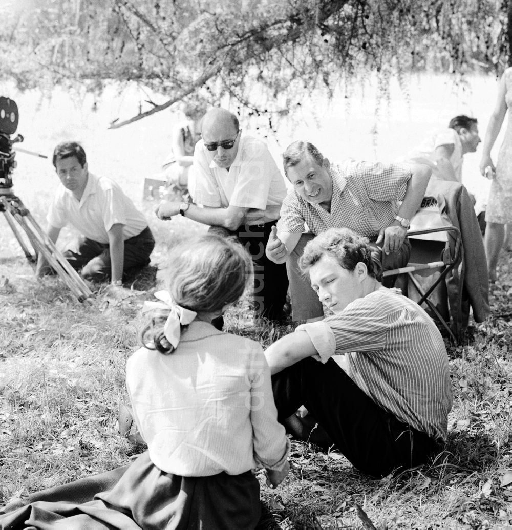 DDR-Fotoarchiv: Potsdam - Filmdreharbeiten im Schloßpark in Sanssouci in Potsdam in Brandenburg in der DDR