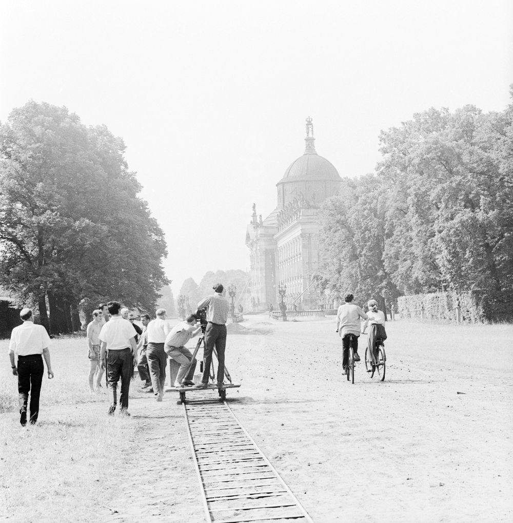 Potsdam: Filmdreharbeiten im Schloßpark in Sanssouci in Potsdam in Brandenburg in der DDR