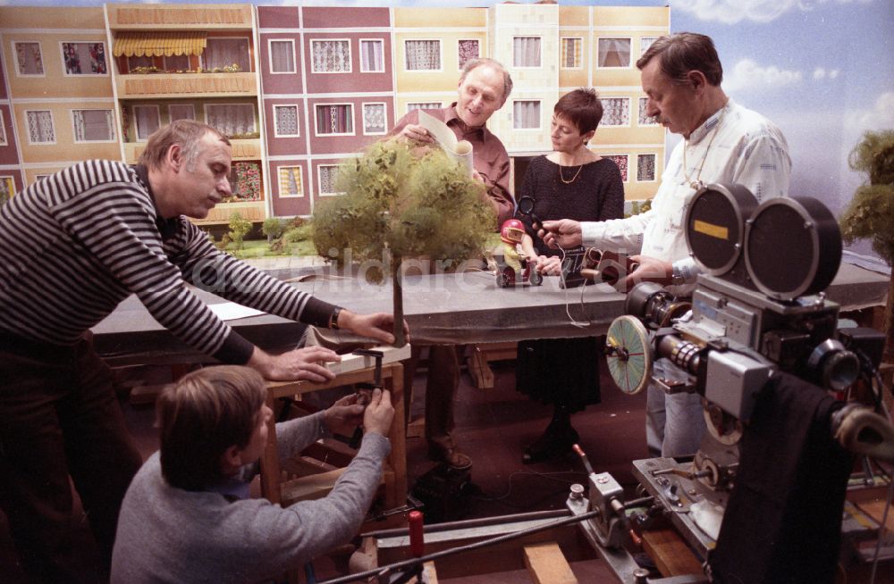 DDR-Bildarchiv: Berlin - Filmproduktion der Fernsehfigur Sandmann im Trickfilmstudio in Berlin in der DDR