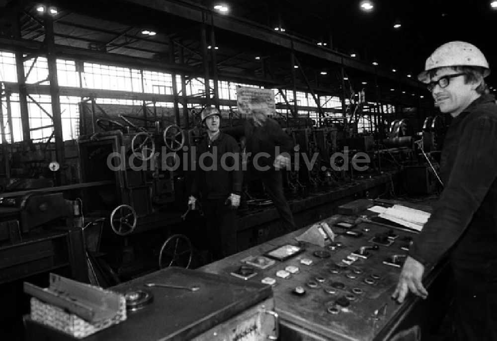 DDR-Bildarchiv: Finow - Finow. Stahlprofillproduktion im Walzwerk Finow. 228