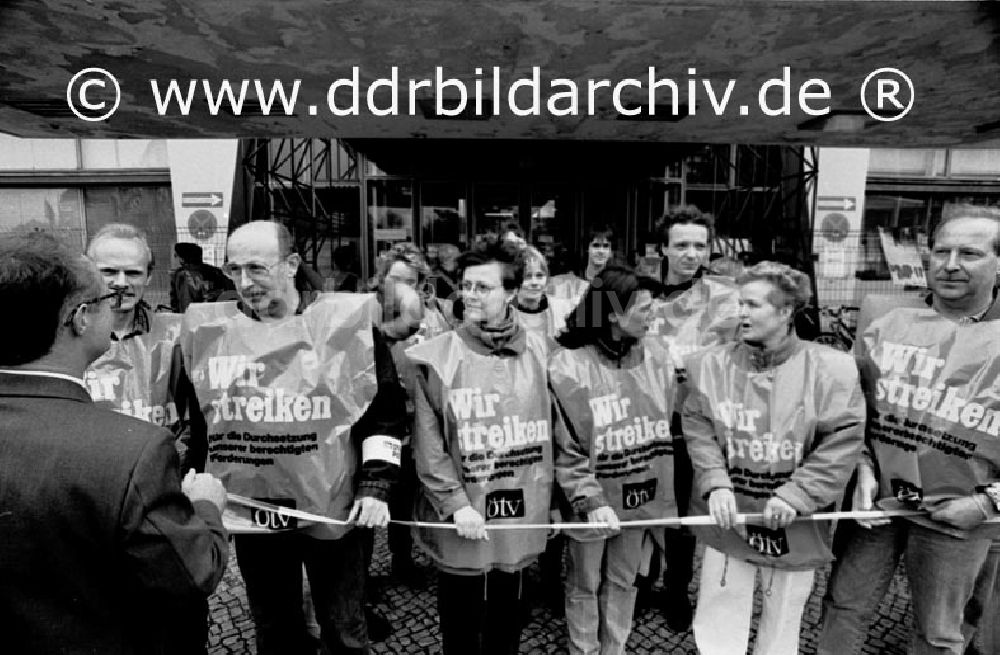 DDR-Bildarchiv: Berlin / Charlottenburg - Foto: Lange Umschlag 1005