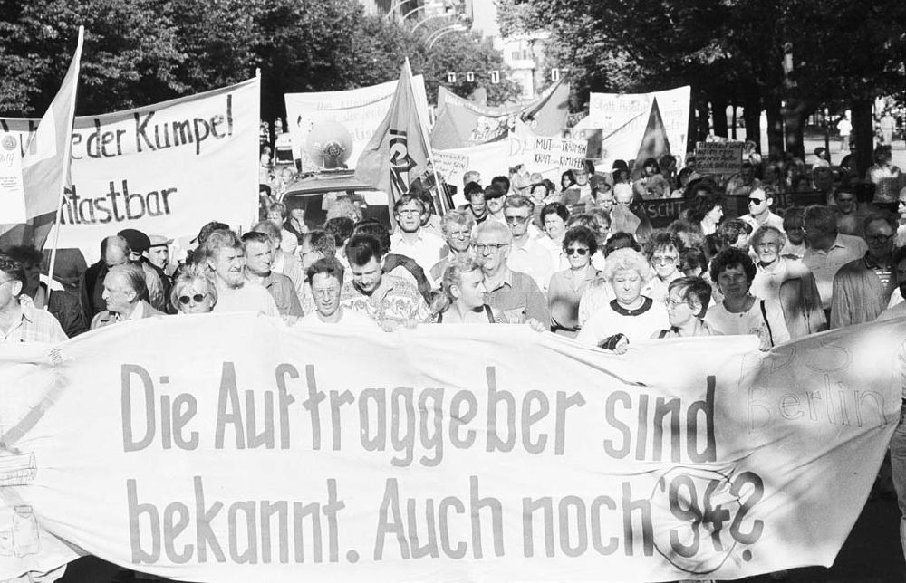 DDR-Bildarchiv: Berlin - Foto: Lange Umschlagsnr.: 1993-218