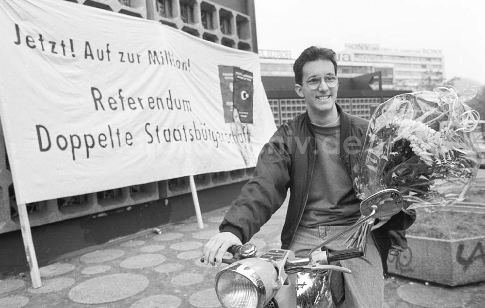 DDR-Fotoarchiv: Berlin - Foto: Lange Umschlagsnr.: 1993-260