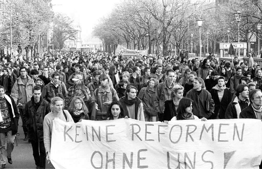 DDR-Fotoarchiv: Berlin - Foto: Lange Umschlagsnr.: 1993-272