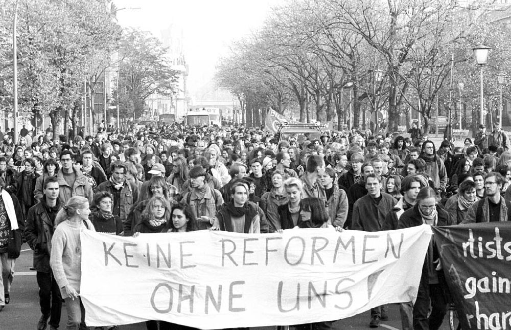 DDR-Bildarchiv: Berlin - Foto: Lange Umschlagsnr.: 1993-272