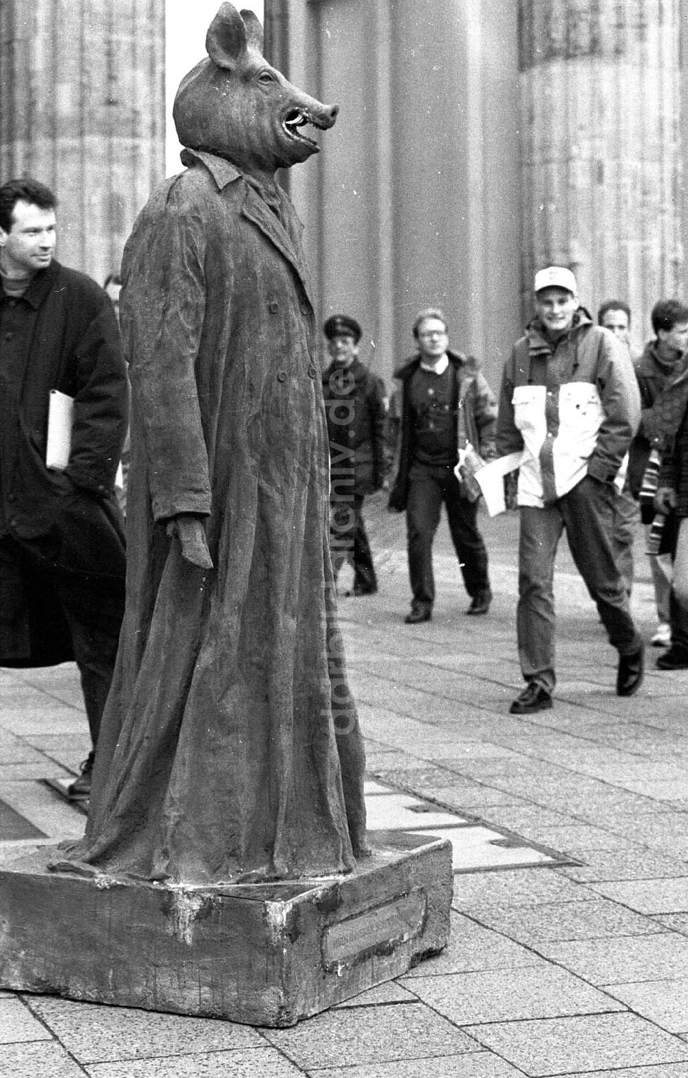 DDR-Bildarchiv: Berlin - Foto: Lange Umschlagsnr.: 1993-283