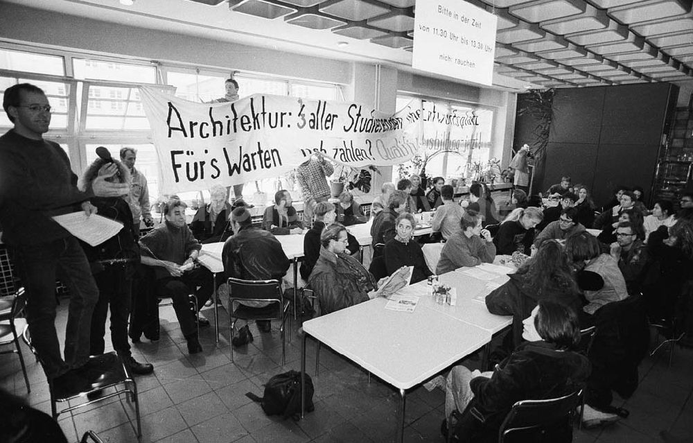 DDR-Fotoarchiv: Berlin - Foto: Lange Umschlagsnr.: 1993-295