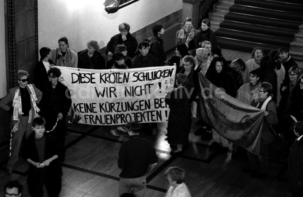 Berlin-Schöneberg: Frauenprotest am Rathaus Schöneberg 28.10.92 Foto: ND/Lange Umschlagnummer: 1189