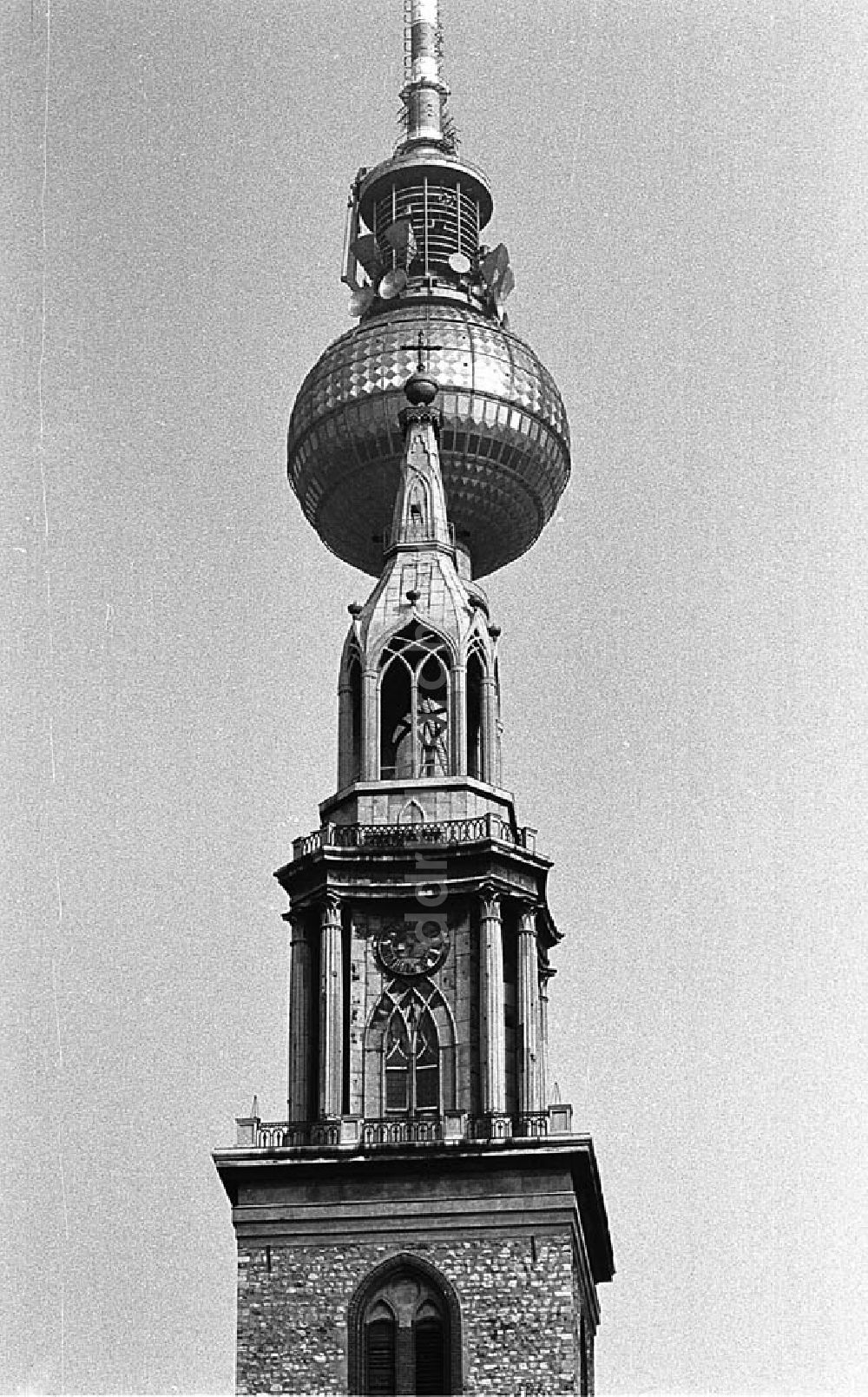 DDR-Bildarchiv: Berlin - Mitte - Frühling in Berlin, rund um den Alexanderplatz Umschlagnr.: 217 Foto: Lenke