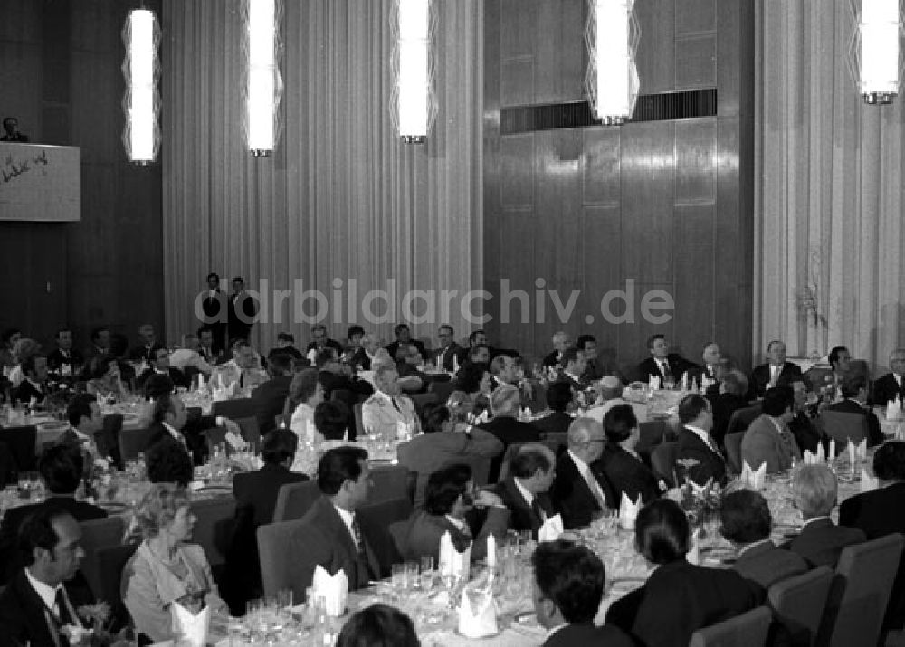 DDR-Bildarchiv: Berlin - Fridel Castro und Honecker im Gespräch ZK und Beim Festessen im Stadtrat