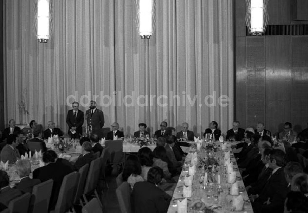 DDR-Fotoarchiv: Berlin - Fridel Castro und Honecker im Gespräch ZK und Beim Festessen im Stadtrat