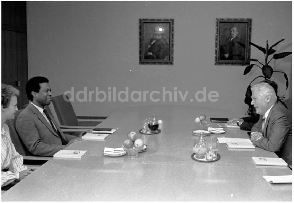 Berlin: 29.10.1986 Fufe empfing den Generaldirektor der kommunistischen