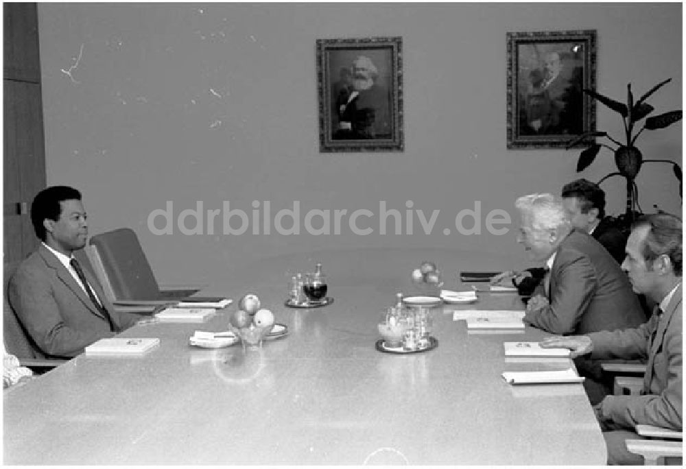 DDR-Bildarchiv: Berlin - 29.10.1986 Fufe empfing den Generaldirektor der kommunistischen
