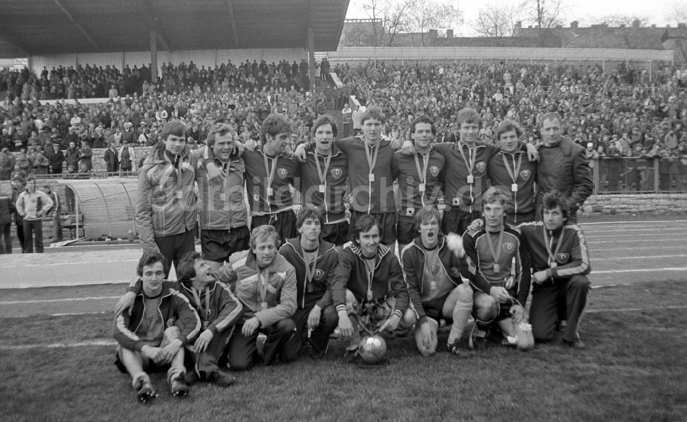 DDR-Fotoarchiv: Berlin - Fußballspiel BFC Dynamo im Stadion der Weltjugend in Berlin in der DDR
