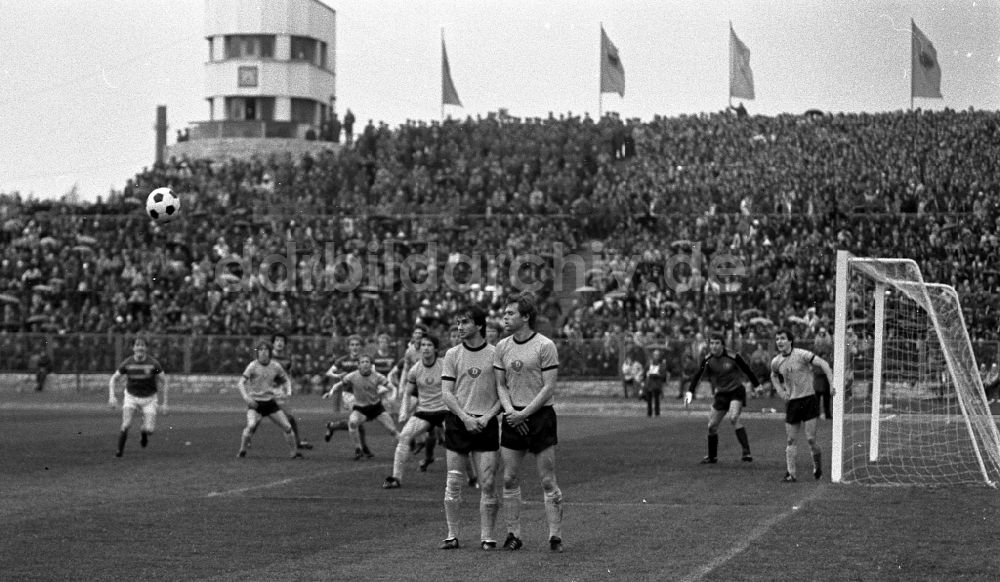 DDR-Bildarchiv: Berlin - Fußballspiel BFC Dynamo im Stadion der Weltjugend in Berlin auf dem Gebiet der ehemaligen DDR, Deutsche Demokratische Republik