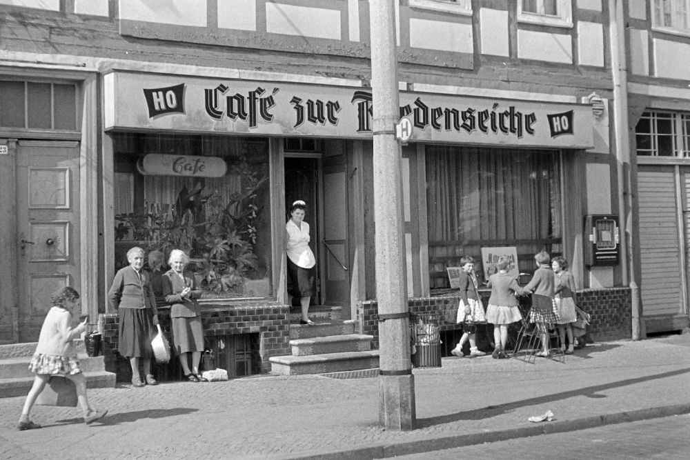 Kyritz: Gaststätte Cafe zur Friedenseiche in Kyritz in der DDR