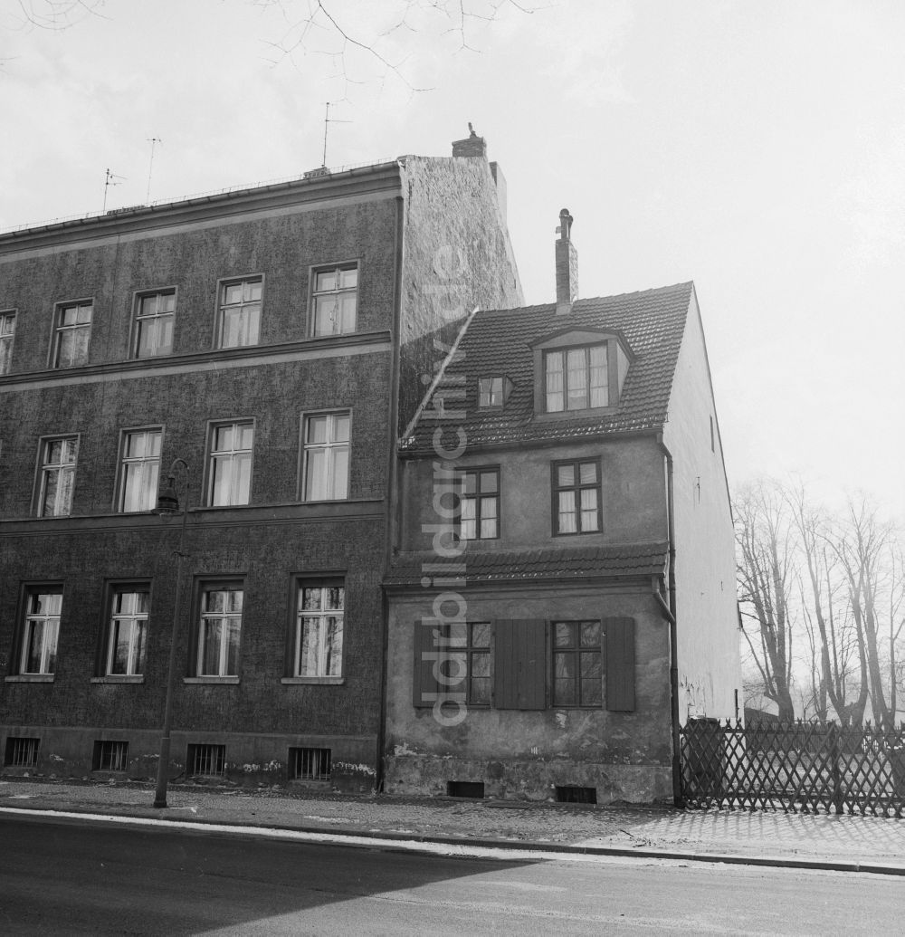 Berlin: Gebäudeensembles zweier Altbauten auf der Halbinsel Stralau in Berlin