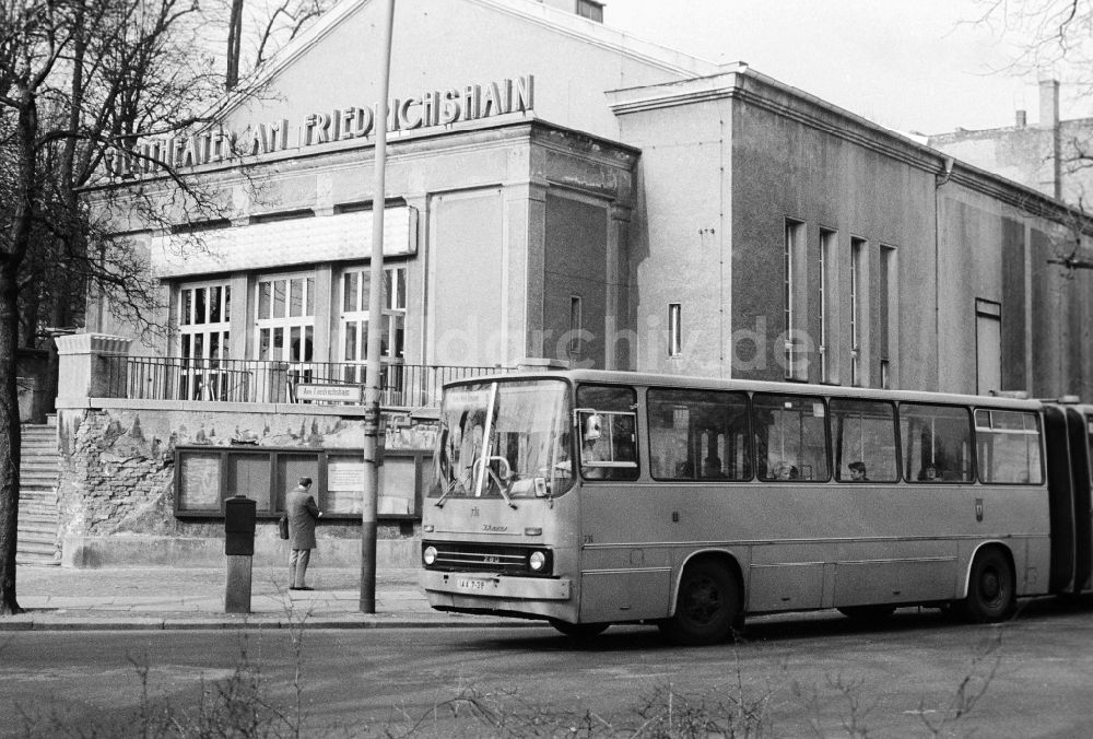 DDR-Bildarchiv: Berlin - Gebäude des Filmtheater am Friedrichshain in Berlin, der ehemaligen Hauptstadt der DDR, Deutsche Demokratische Republik