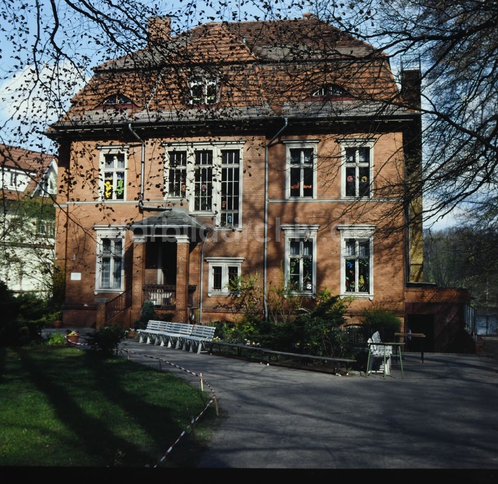 DDR-Fotoarchiv: Potsdam - Gebäude der Villa an der Karl-Marx-Allee im Ortsteil Babelsberg in Potsdam in Brandenburg in der DDR
