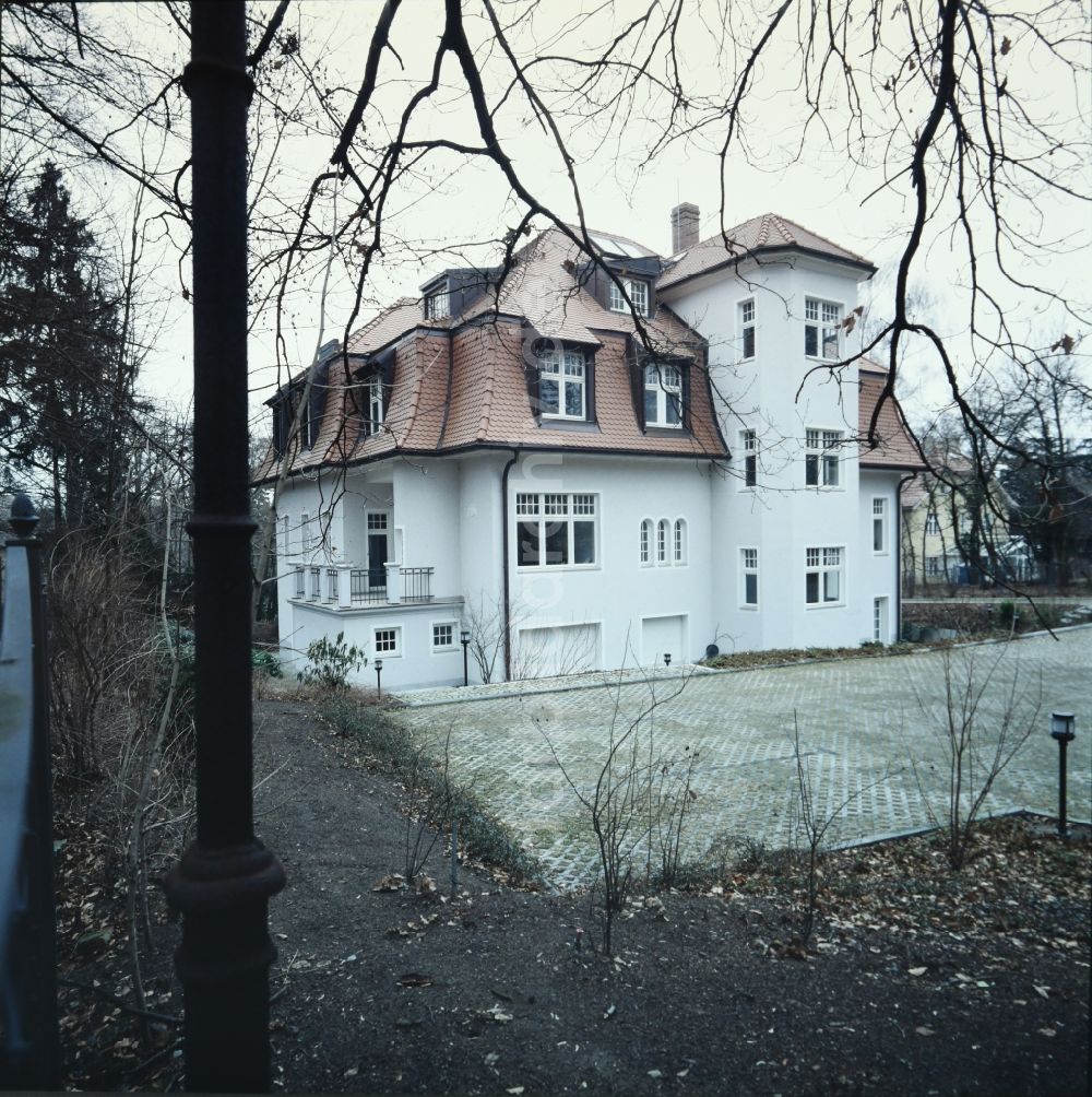 DDR-Bildarchiv: Potsdam - Gebäude der Villa an der Karl-Marx-Allee im Ortsteil Babelsberg in Potsdam in Brandenburg in der DDR