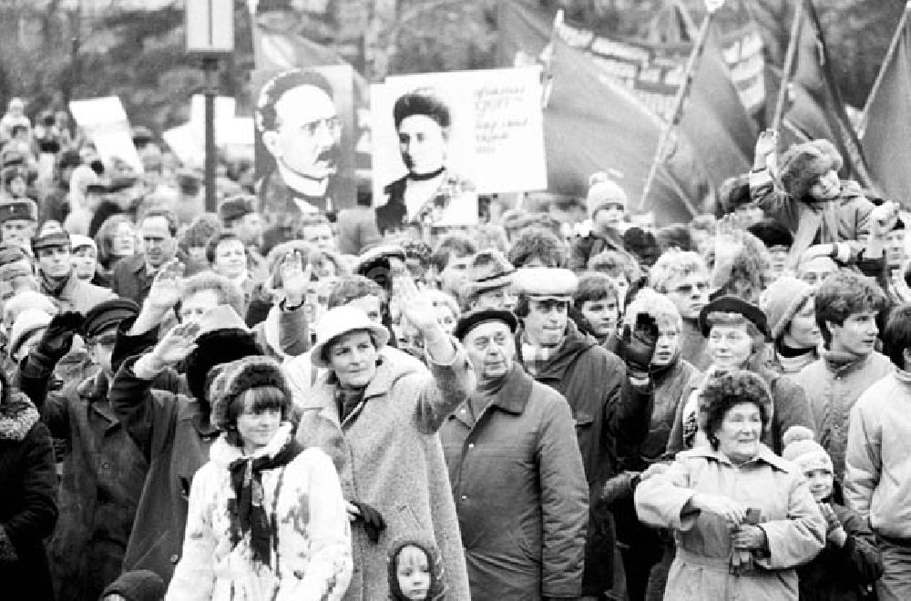 DDR-Fotoarchiv: Berlin - 12.01.1986 Gedenken an Karl Liebknecht und Rosa Luxenburg in Fri