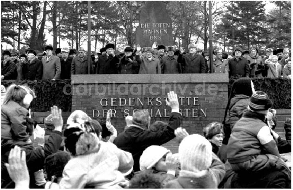DDR-Fotoarchiv: Berlin - 12.01.1986 Gedenken an Karl Liebknecht und Rosa Luxenburg in Fri