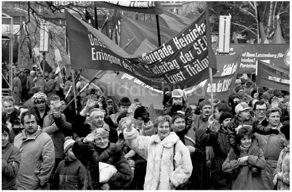 Berlin: 12.01.1986 Gedenken an Karl Liebknecht und Rosa Luxenburg in Fri