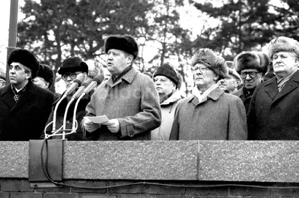 DDR-Bildarchiv: Berlin - 12.01.1986 Gedenken an Karl Liebknecht und Rosa Luxenburg in Fri