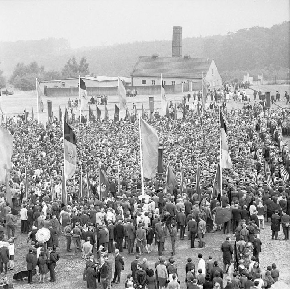 DDR-Fotoarchiv: Buchenwald - Gedenkfeier 25 Jahre Ermordung von Ernst Thälmann