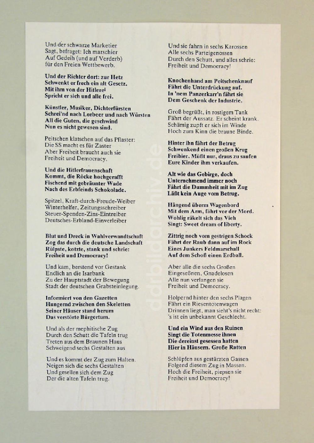 Berlin: Gedicht Der Anachronistische Zug oder Freiheit und Democracy von Bertolt Brecht aus dem Jahr 1947, Strophe 20-41