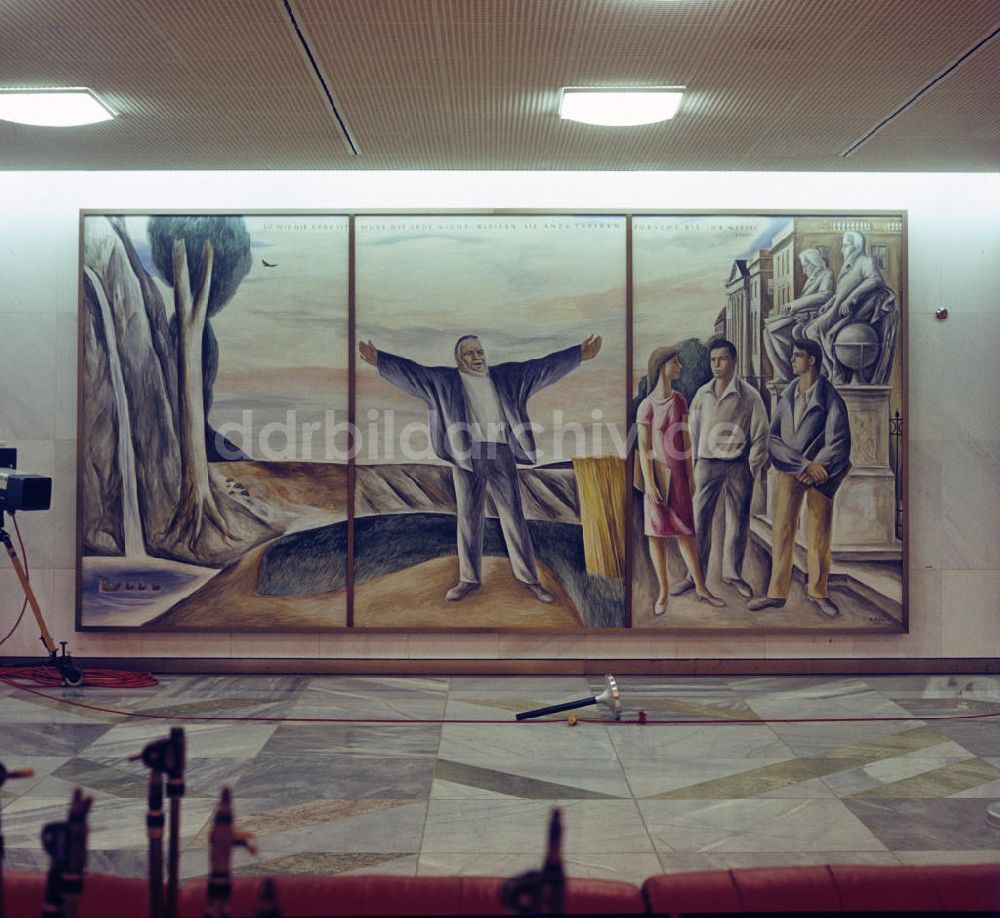 DDR-Bildarchiv: Berlin - Gemälde im Palast der Republik Berlin