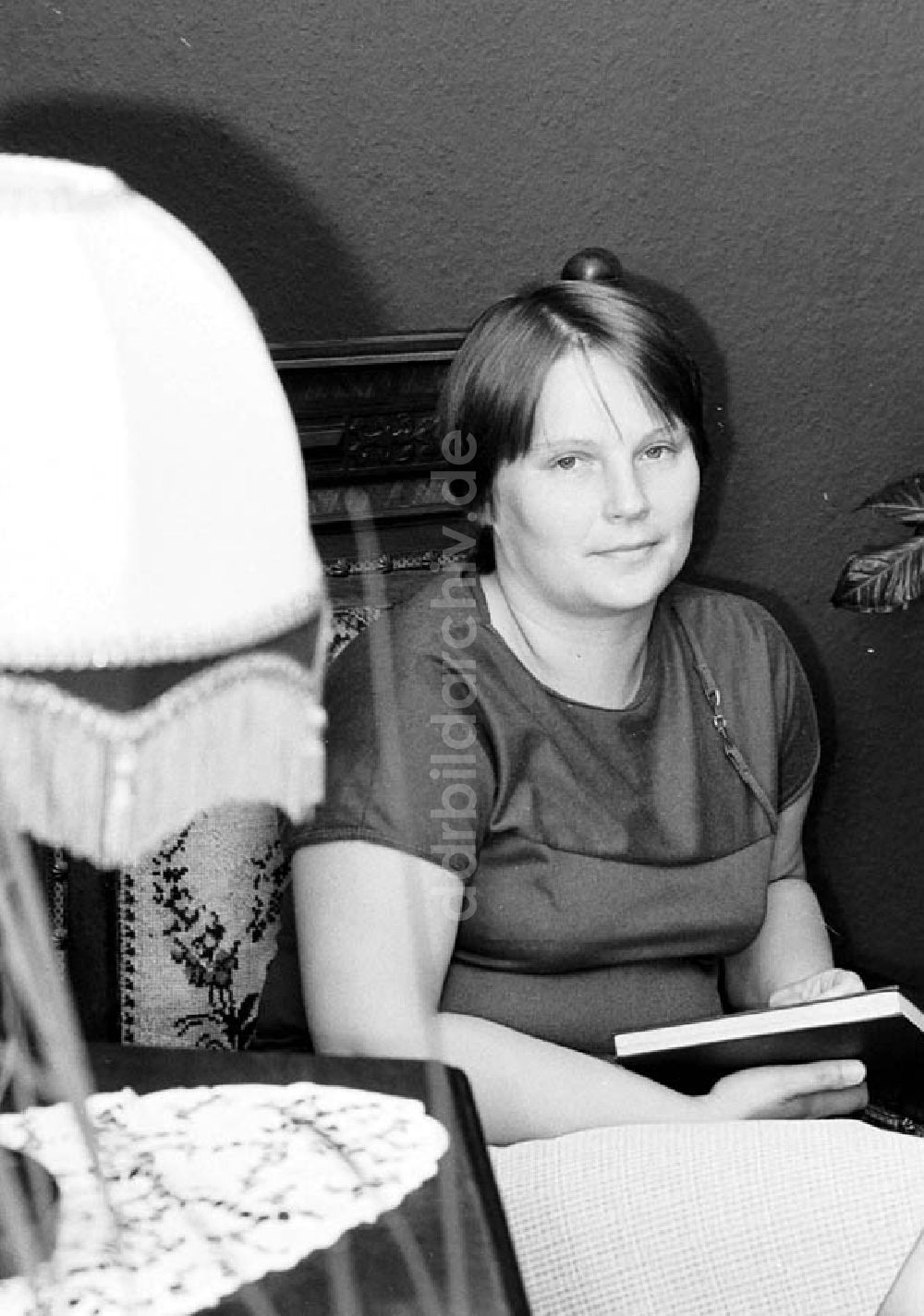 DDR-Bildarchiv: Berlin - Genossin Vogel Parteisekretärin einer Köpenicker Schule Umschlagnr.: 934 Foto: Bonitz
