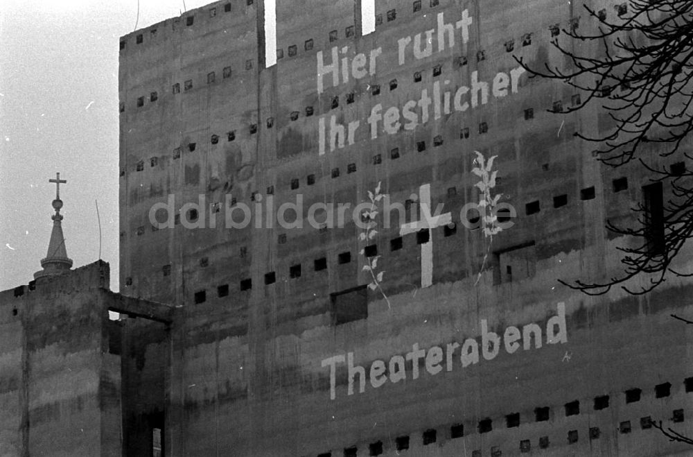 : geschlossenes Theater / Land Brandenburg Aufnahmen in Potsdam Umschlagnummer: 7147