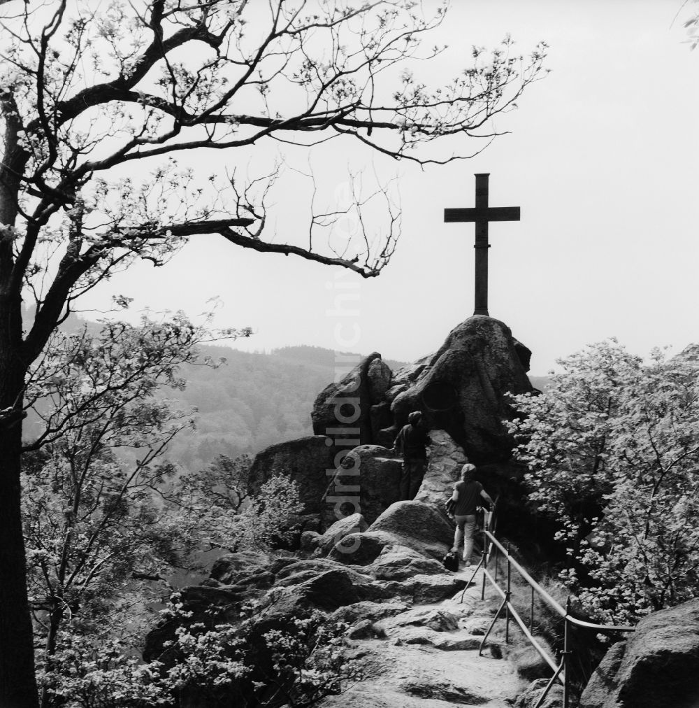 DDR-Bildarchiv: Ilsenburg (Harz) - Gipfelkreuz auf dem Ilsestein in Ilsenburg (Harz) in Sachsen-Anhalt in der DDR