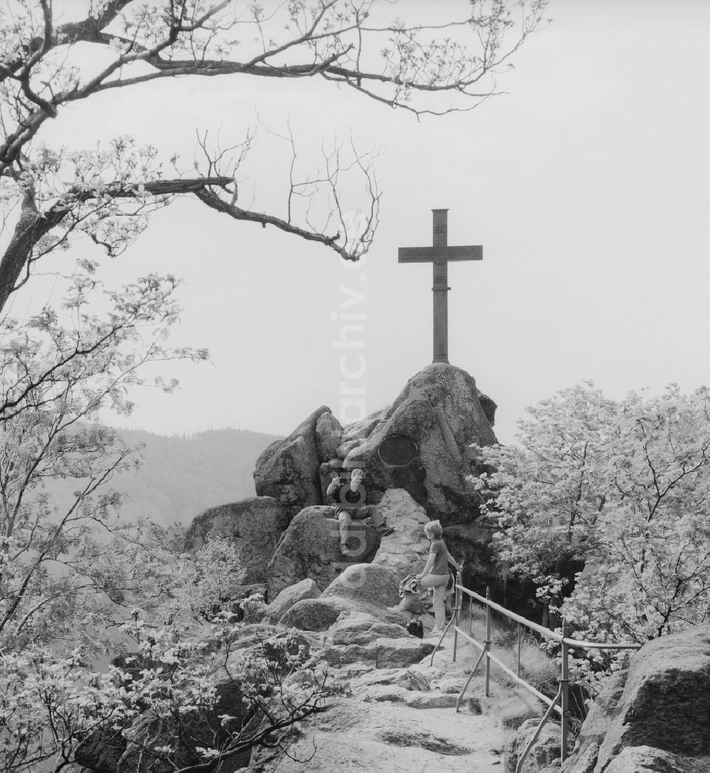 DDR-Fotoarchiv: Ilsenburg (Harz) - Gipfelkreuz auf dem Ilsestein in Ilsenburg (Harz) in Sachsen-Anhalt in der DDR