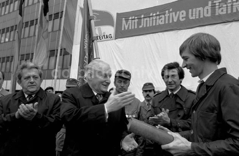 Berlin: 07.04.1986 Günter Mittag im Büromaschinenwerk Sommerda zur Ehren