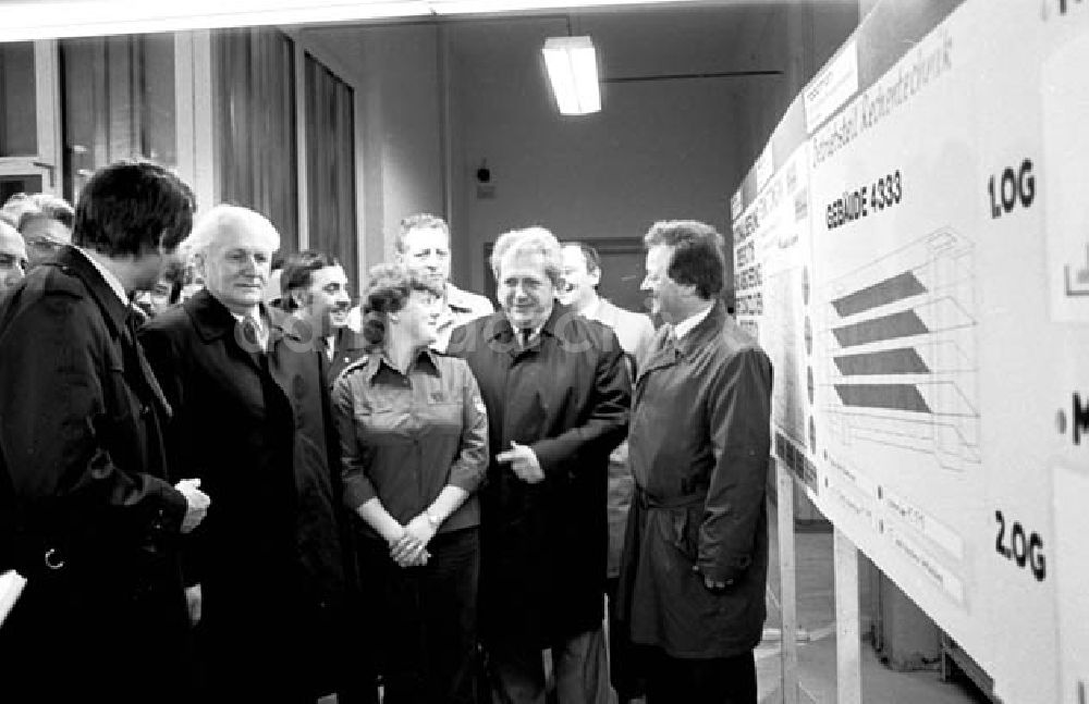 DDR-Bildarchiv: Berlin - 07.04.1986 Günter Mittag im Büromaschinenwerk Sommerda zur Ehren